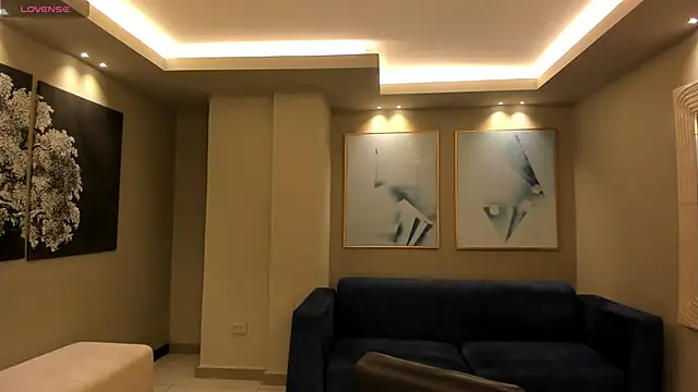 Snapshot of LucieMartin chatting on 03.11.26 LucieMartin online show from 03.11.26