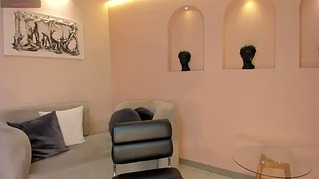 Snapshot of LucieMartin chatting on 04.06.26 LucieMartin online show from 04.06.26