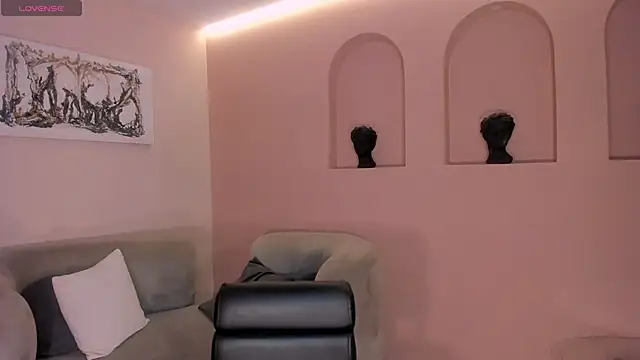 Snapshot of LucieMartin chatting on 04.09.26 LucieMartin online show from 04.09.26