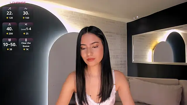 Snapshot of LucieMartin chatting on 04.12.26 LucieMartin online show from 04.12.26