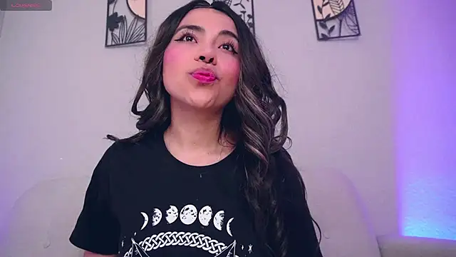 Snapshot of loveegirll1 chatting on 02.27.26 loveegirll1 online show from 02.27.26