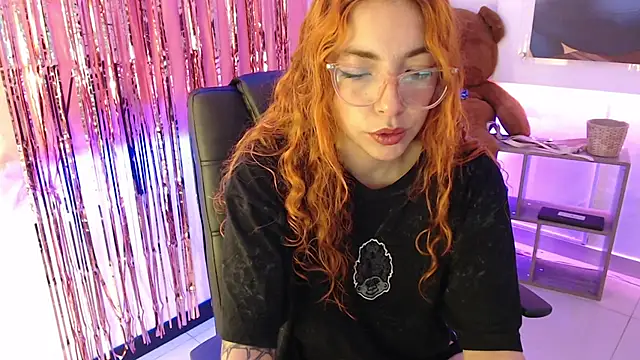 Snapshot of mere_in_redd chatting on 05.04.26 mere in redd online show from 05.04.26