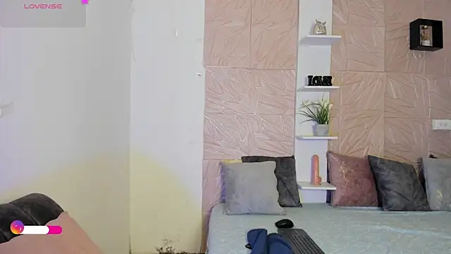 RebecaBlack  online show from 04.10.26