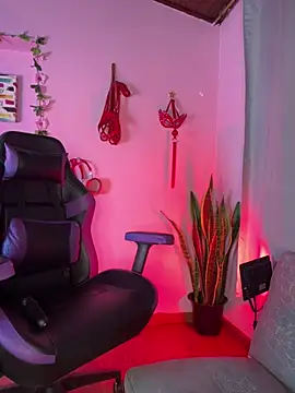 kenia thompsom01 online show from 04.17.26