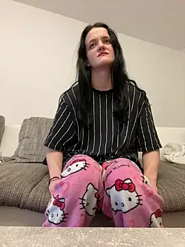 Snapshot of LeonieClaire chatting on 02.18.26 LeonieClaire online show from 02.18.26