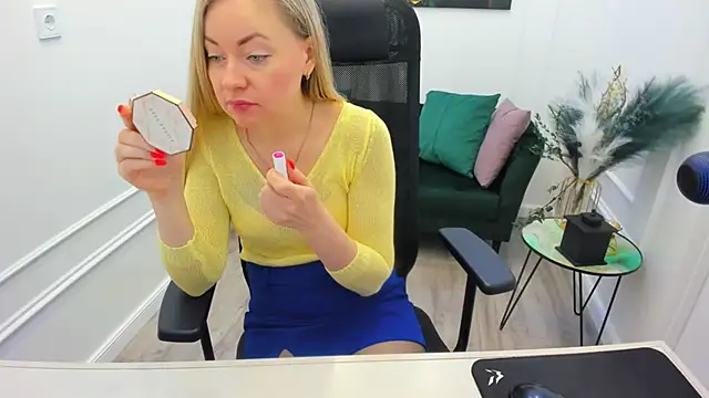 CharlotteKerti online show from 04.22.26