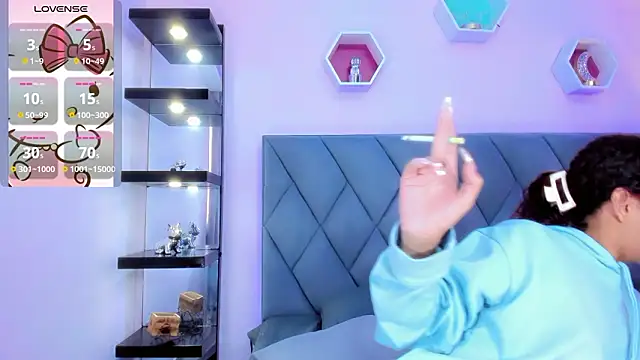 ManuelaJohnson online show from 03.05.26