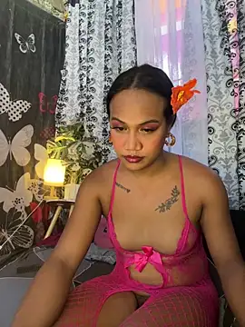 Snapshot of Queen-barbie chatting on 05.19.26 Queen-barbie online show from 05.19.26