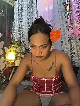 Snapshot of Queen-barbie chatting on 05.20.26 Queen-barbie online show from 05.20.26
