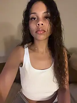 Snapshot of Petite_Baddie chatting on 06.25.26 Petite Baddie online show from 06.25.26