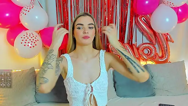 Snapshot of SinLuna_ chatting on 02.05.26 SinLuna online show from 02.05.26