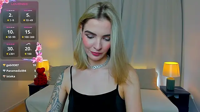 Snapshot of SinLuna_ chatting on 02.19.26 SinLuna online show from 02.19.26