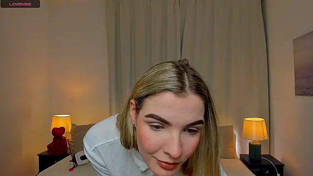 Snapshot of SinLuna_ chatting on 02.20.26 SinLuna online show from 02.20.26