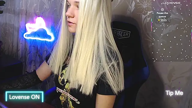 Shiny Victoria online show from 03.27.26