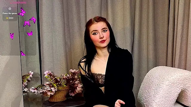 Snapshot of NicoleLuxe chatting on 02.24.26 NicoleLuxe online show from 02.24.26