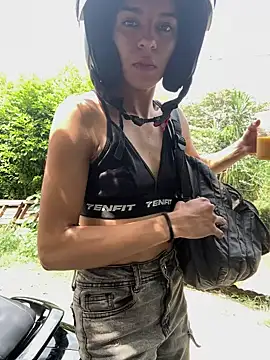 Snapshot of NaniBlossomX chatting on 02.19.26 NaniBlossomX online show from 02.19.26