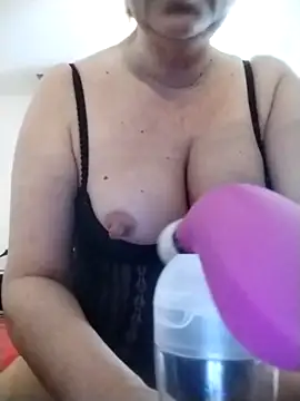 Snapshot of oxavector chatting on 02.13.26 oxavector online show from 02.13.26