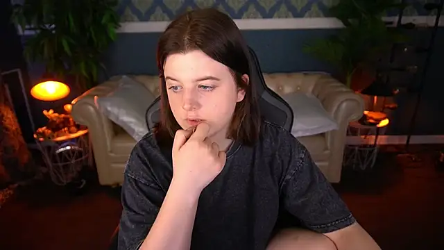 Snapshot of KristiFoxy chatting on 06.08.26 KristiFoxy online show from 06.08.26