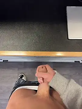 Snapshot of Robertocavall chatting on 02.20.26 Robertocavall online show from 02.20.26