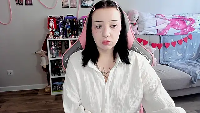 MollysLand online show from 03.04.26