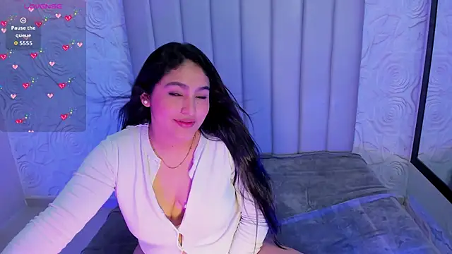 Snapshot of Lya_dubois_ chatting on 04.19.26 Lya dubois online show from 04.19.26