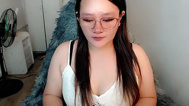 UrLovelyWetPussy online show from 03.12.26