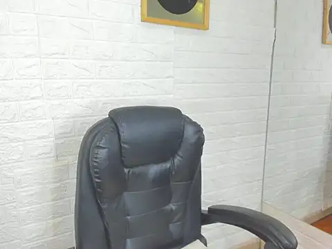 Snapshot of sofierouseS chatting on 02.14.26 sofierouseS online show from 02.14.26