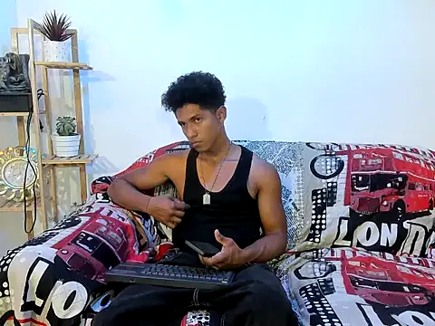 Snapshot of Yoel_hot2004 chatting on 02.12.26 Yoel hot2004 online show from 02.12.26