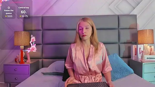 Snapshot of AlexaFoxx_ chatting on 02.10.26 AlexaFoxx online show from 02.10.26