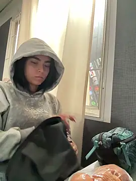 Snapshot of Sara_Fernandez_ chatting on 02.19.26 Sara Fernandez online show from 02.19.26