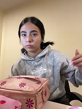 Sara Fernandez  online show from 03.27.26