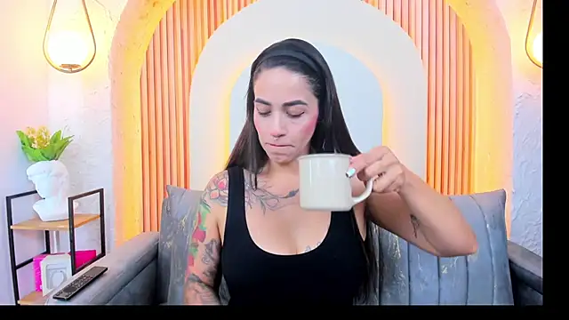 Snapshot of violet_scott_ chatting on 02.11.26 violet scott online show from 02.11.26