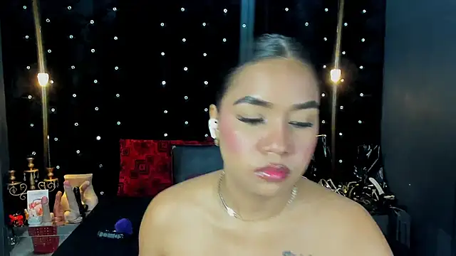 Snapshot of MiaWolton chatting on 02.24.26 MiaWolton online show from 02.24.26