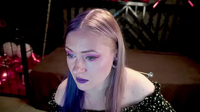 Snapshot of DramaQuenns chatting on 02.17.26 DramaQuenns online show from 02.17.26