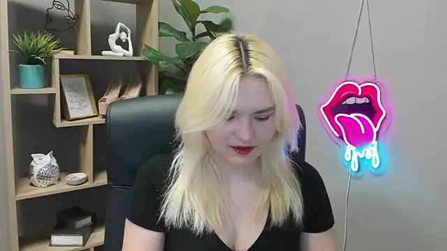 Snapshot of SweetLilyxo chatting on 04.20.26 SweetLilyxo online show from 04.20.26