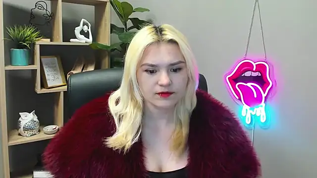 Snapshot of SweetLilyxo chatting on 04.21.26 SweetLilyxo online show from 04.21.26