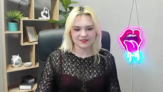 Snapshot of SweetLilyxo chatting on 04.23.26 SweetLilyxo online show from 04.23.26