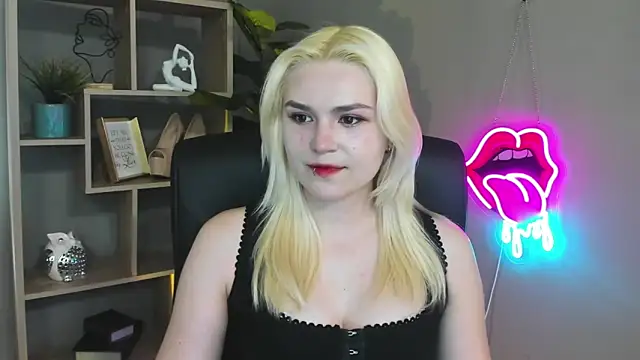 Snapshot of SweetLilyxo chatting on 04.28.26 SweetLilyxo online show from 04.28.26