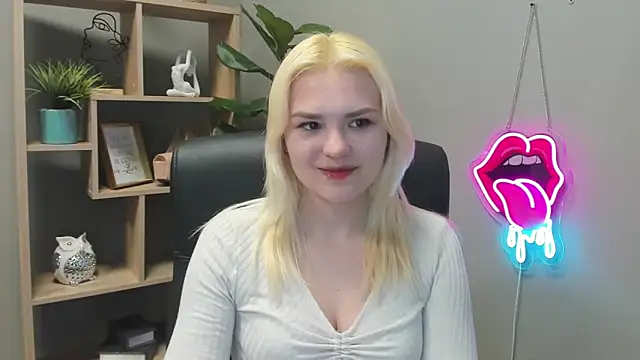 Snapshot of SweetLilyxo chatting on 04.29.26 SweetLilyxo online show from 04.29.26