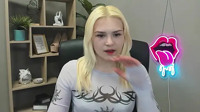 Snapshot of SweetLilyxo chatting on 04.30.26 SweetLilyxo online show from 04.30.26