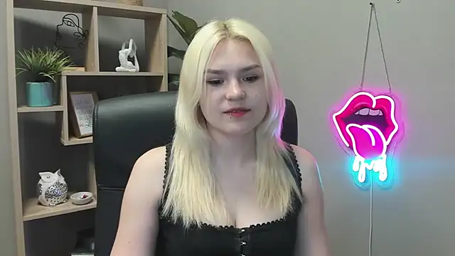 Snapshot of SweetLilyxo chatting on 05.08.26 SweetLilyxo online show from 05.08.26