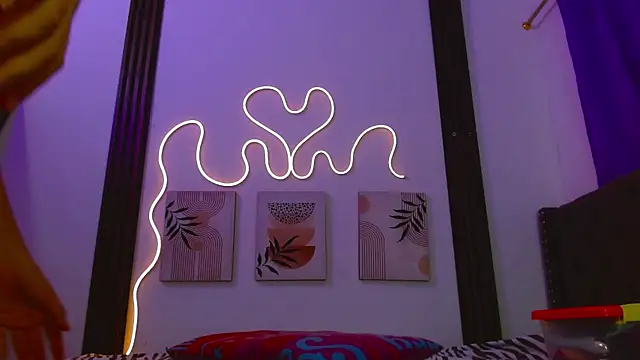 Snapshot of miss_caty chatting on 04.14.26 miss caty online show from 04.14.26