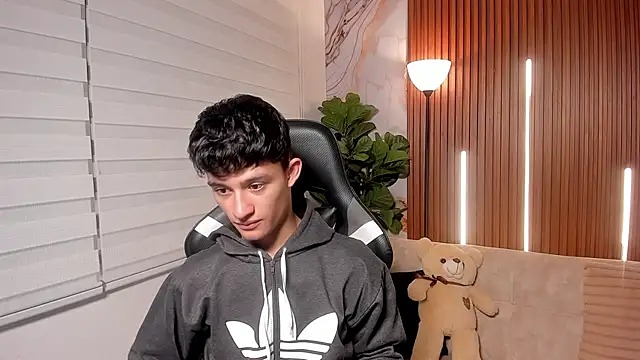 Snapshot of Patrick_Howland_ chatting on 06.19.26 Patrick Howland online show from 06.19.26