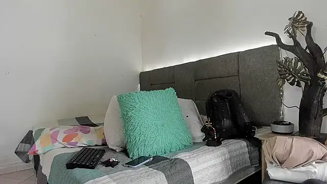 Snapshot of Zoel_Amber20 chatting on 04.12.26 Zoel Amber20 online show from 04.12.26