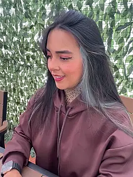 Annie Alicee online show from 02.10.26