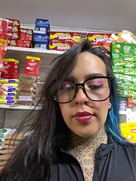 Annie Alicee online show from 07.04.26
