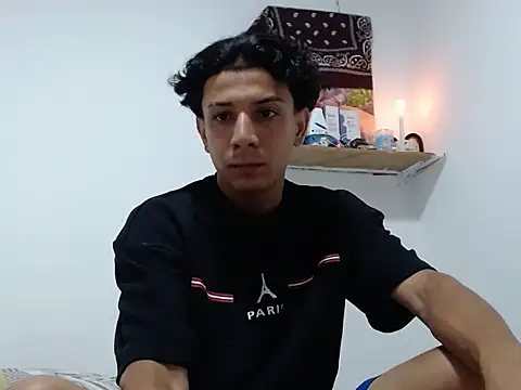 Snapshot of waner_thom chatting on 07.14.26 waner thom online show from 07.14.26