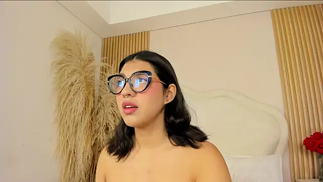 Snapshot of rebeca_taylor chatting on 04.05.26 rebeca taylor online show from 04.05.26