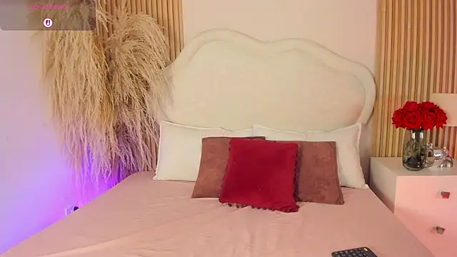 Snapshot of rebeca_taylor chatting on 04.08.26 rebeca taylor online show from 04.08.26