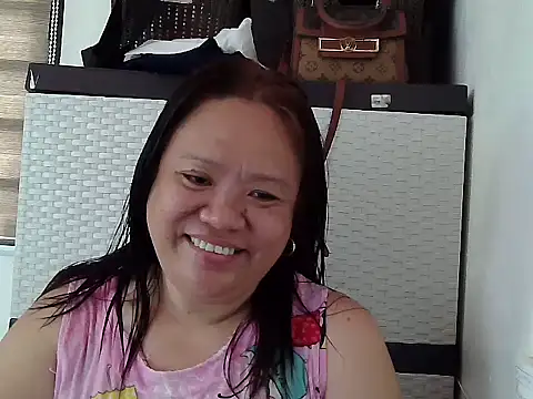 Snapshot of yummychubby29 chatting on 05.14.26 yummychubby29 online show from 05.14.26